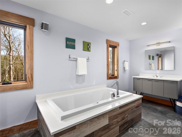 15 Sourwood Lane, Fletcher, NC 28732