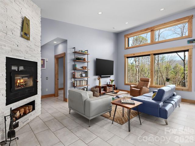 15 Sourwood Lane, Fletcher, NC 28732