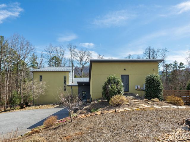 15 Sourwood Lane, Fletcher, NC 28732