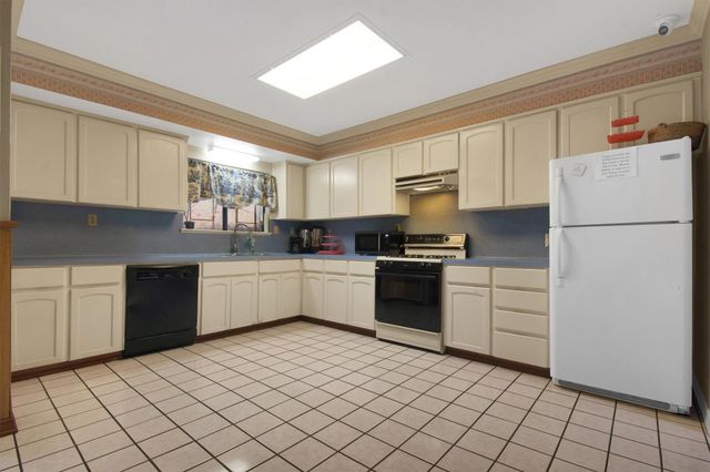 416 Depot ST, Elgin, TX 78621