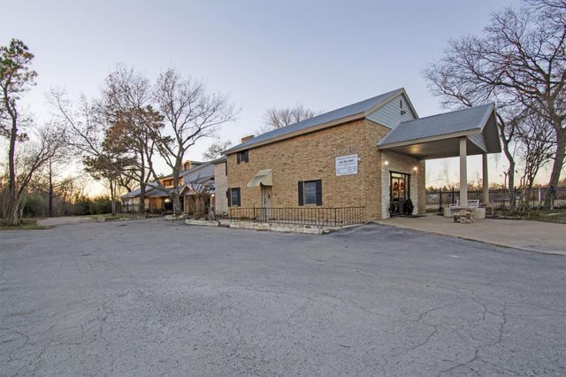 416 Depot ST, Elgin, TX 78621