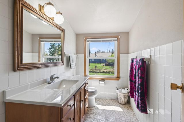 1700 Cottage Avenue E, Saint Paul, MN 55106