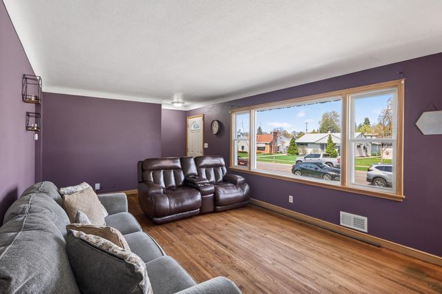 1700 Cottage Avenue E, Saint Paul, MN 55106