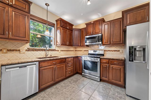 66 N Delta Mill Circle, Conroe, TX 77385