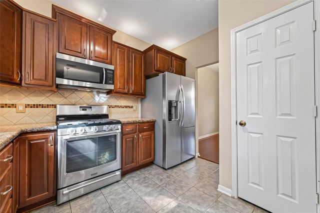 66 N Delta Mill Circle, Conroe, TX 77385