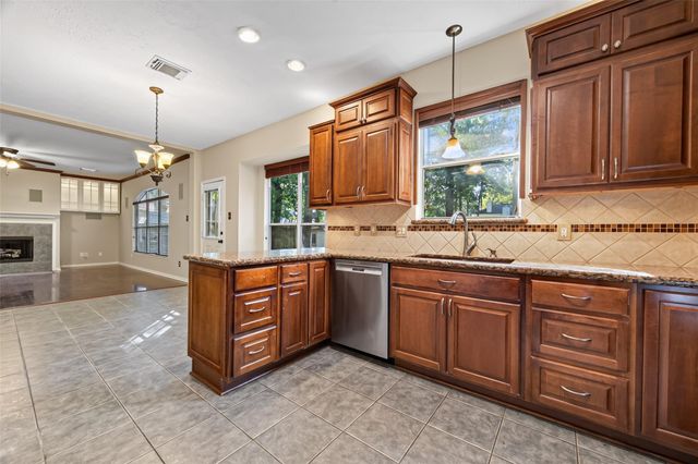 66 N Delta Mill Circle, Conroe, TX 77385