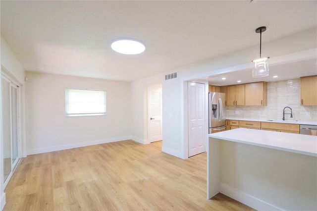 812 PARK LAKE CIRCLE 7, Maitland, FL 32751
