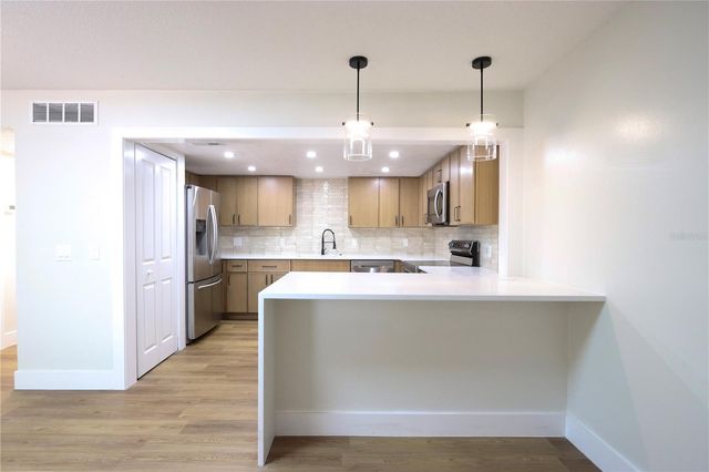 812 PARK LAKE CIRCLE 7, Maitland, FL 32751