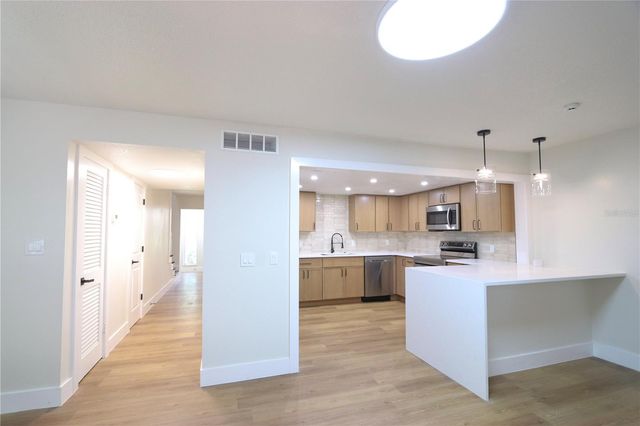 812 PARK LAKE CIRCLE 7, Maitland, FL 32751