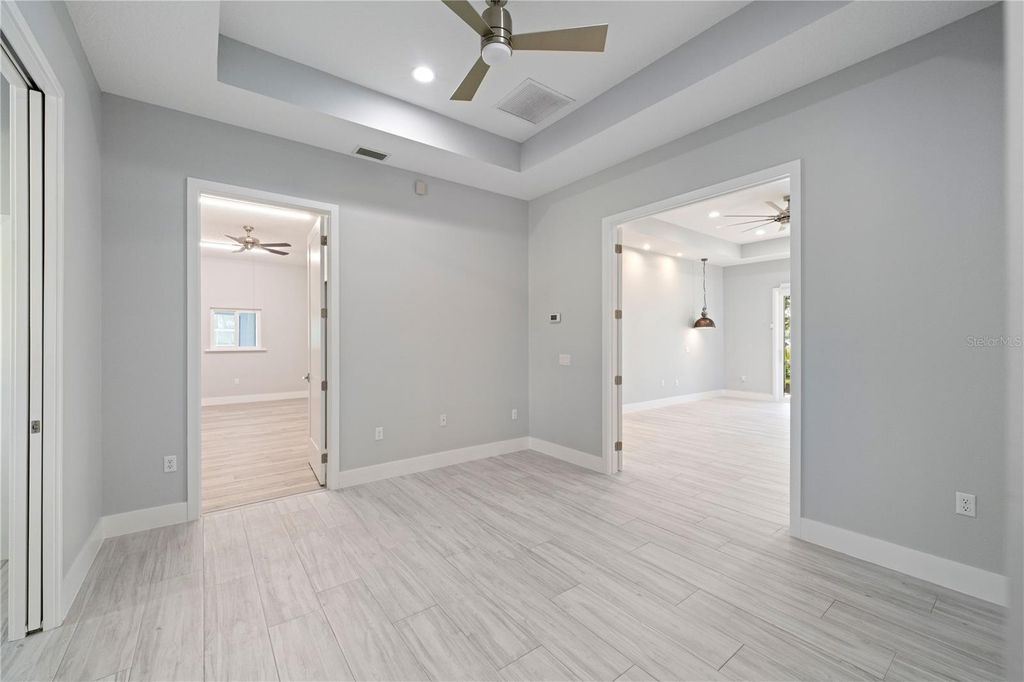 Image 25 of property listing at 4931 DORA DRIVE, Mount Dora, FL 32757