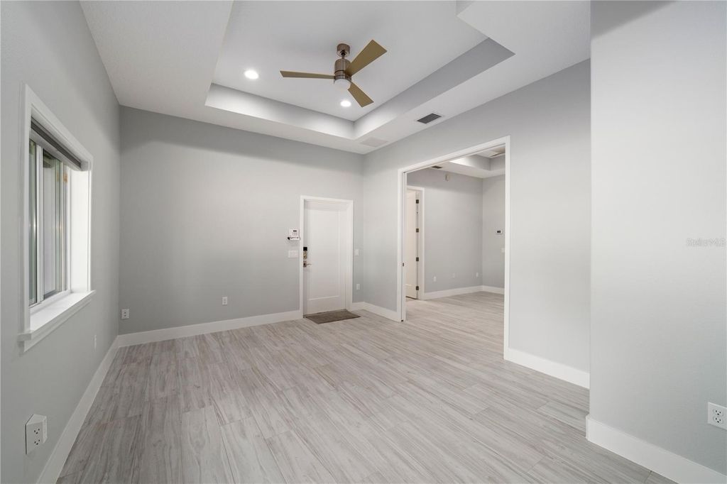 Image 28 of property listing at 4931 DORA DRIVE, Mount Dora, FL 32757