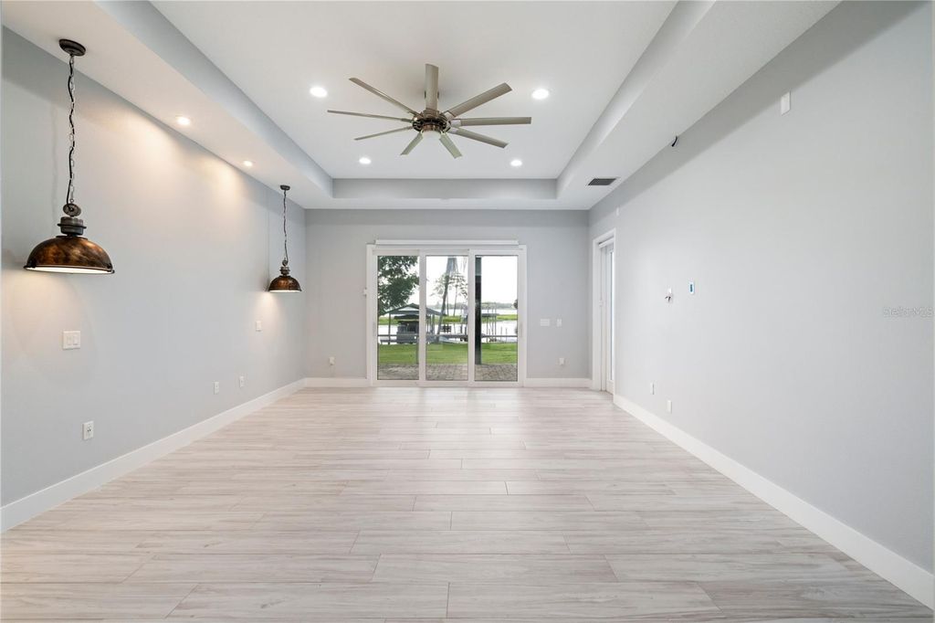 Image 30 of property listing at 4931 DORA DRIVE, Mount Dora, FL 32757