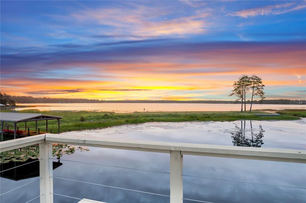 Image 4 of property listing at 4931 DORA DRIVE, Mount Dora, FL 32757