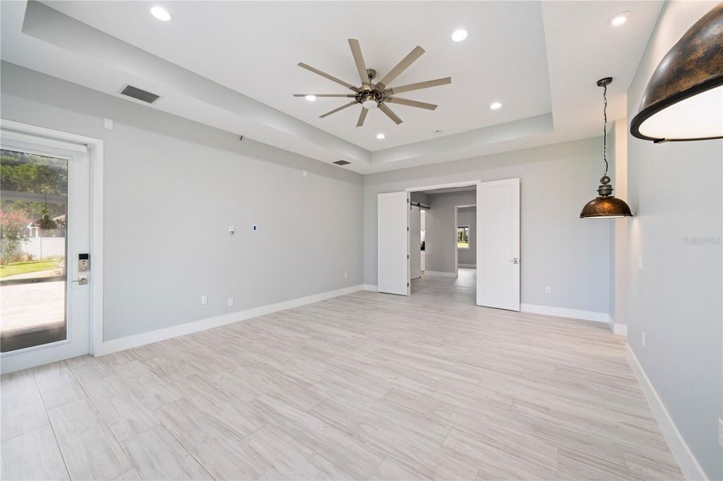 Image 32 of property listing at 4931 DORA DRIVE, Mount Dora, FL 32757