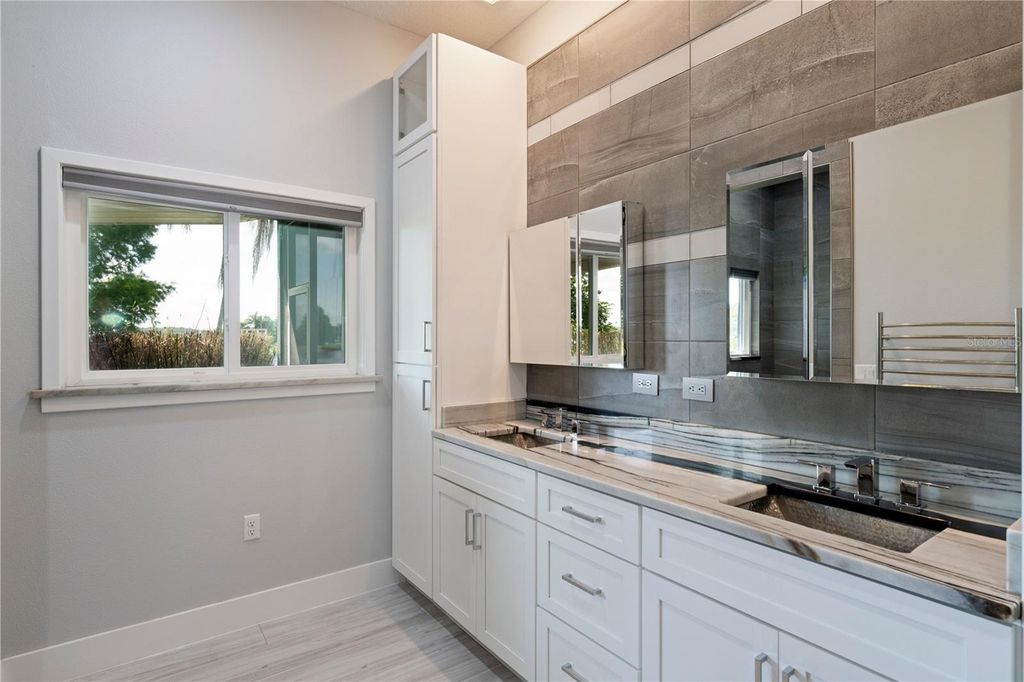 Image 35 of property listing at 4931 DORA DRIVE, Mount Dora, FL 32757
