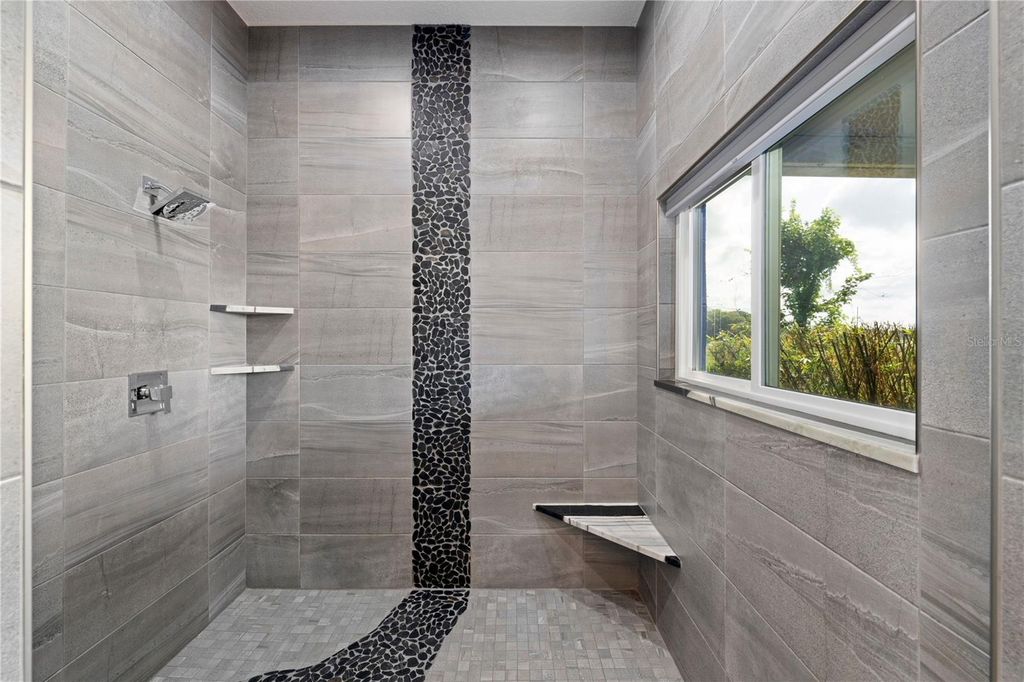 Image 36 of property listing at 4931 DORA DRIVE, Mount Dora, FL 32757