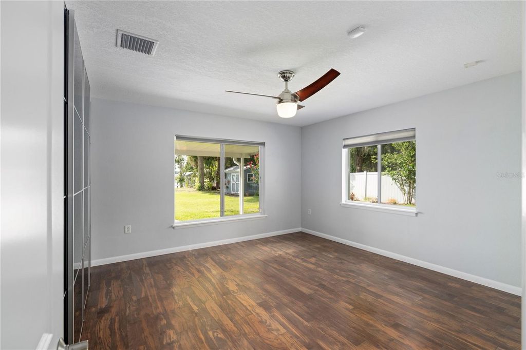 Image 44 of property listing at 4931 DORA DRIVE, Mount Dora, FL 32757