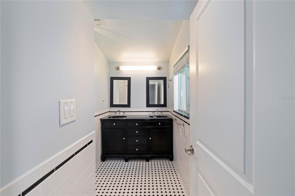 Image 50 of property listing at 4931 DORA DRIVE, Mount Dora, FL 32757