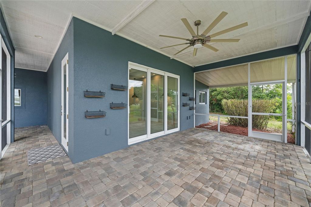 Image 60 of property listing at 4931 DORA DRIVE, Mount Dora, FL 32757