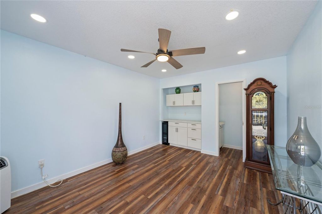 Image 67 of property listing at 4931 DORA DRIVE, Mount Dora, FL 32757