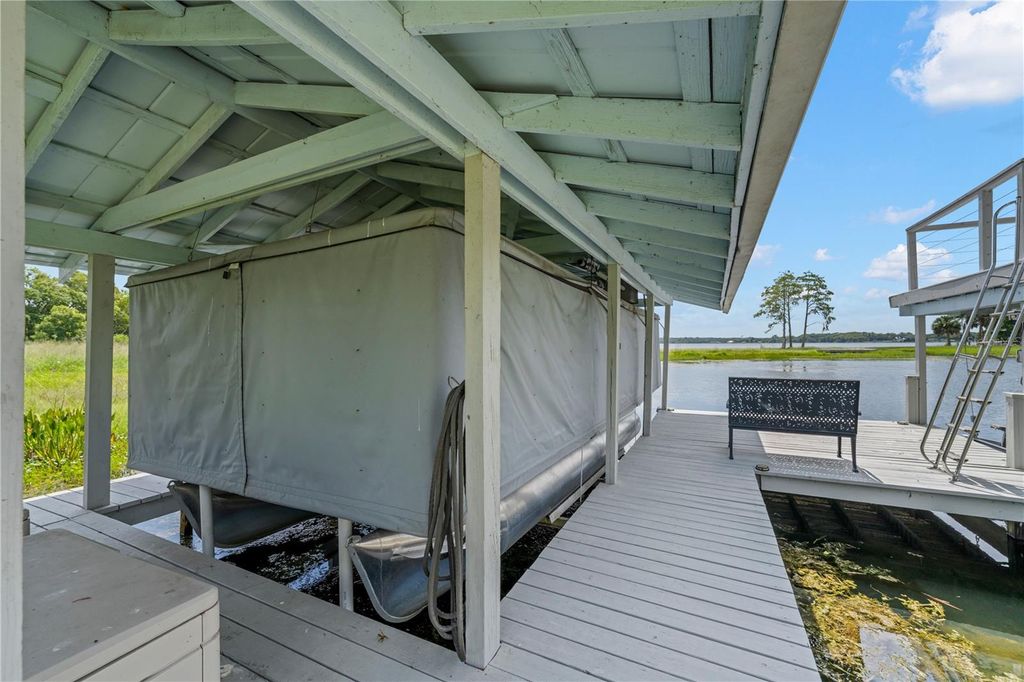 Image 75 of property listing at 4931 DORA DRIVE, Mount Dora, FL 32757