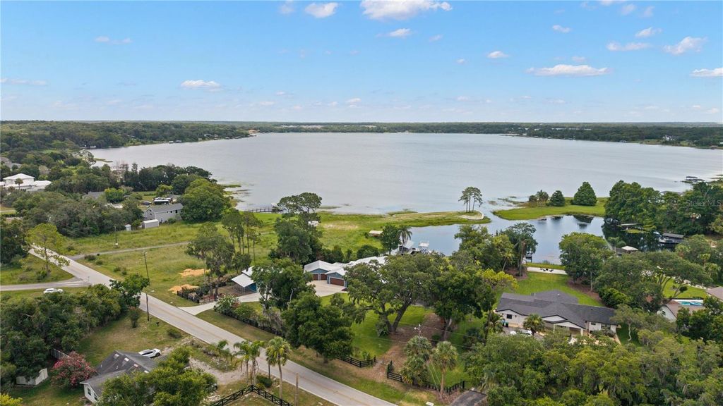 Image 95 of property listing at 4931 DORA DRIVE, Mount Dora, FL 32757