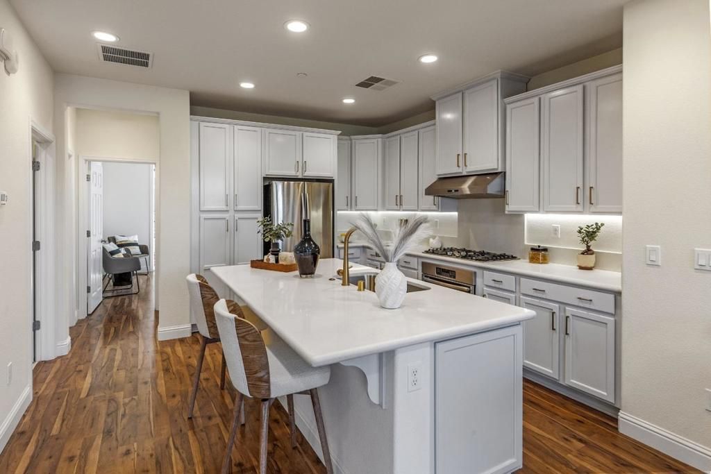 Image 6 of property listing at 391 Charles Morris Terrace, Sunnyvale, CA 94085