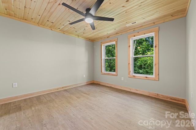 212 Brigsy Lane, Whittier, NC 28789