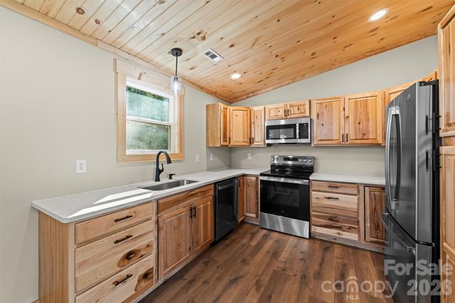 212 Brigsy Lane, Whittier, NC 28789
