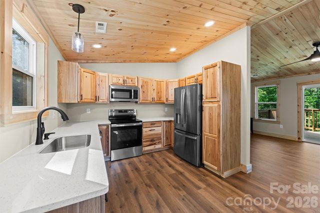 212 Brigsy Lane, Whittier, NC 28789