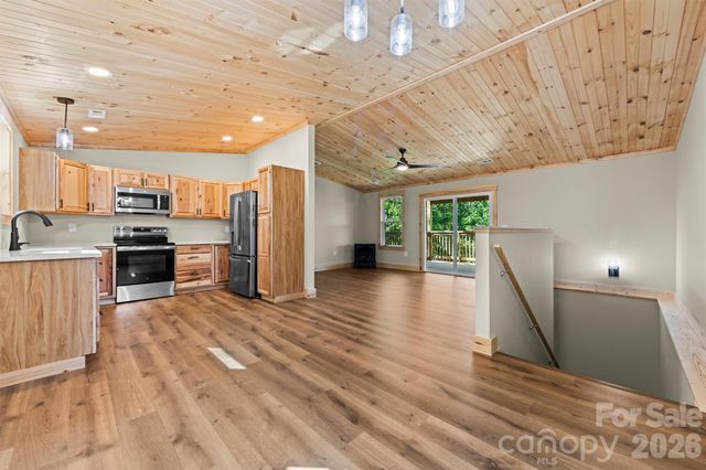 212 Brigsy Lane, Whittier, NC 28789