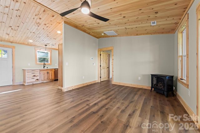 212 Brigsy Lane, Whittier, NC 28789
