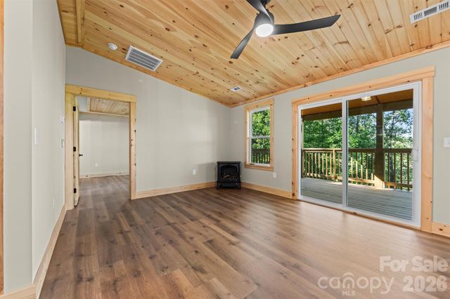 212 Brigsy Lane, Whittier, NC 28789