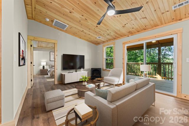 212 Brigsy Lane, Whittier, NC 28789