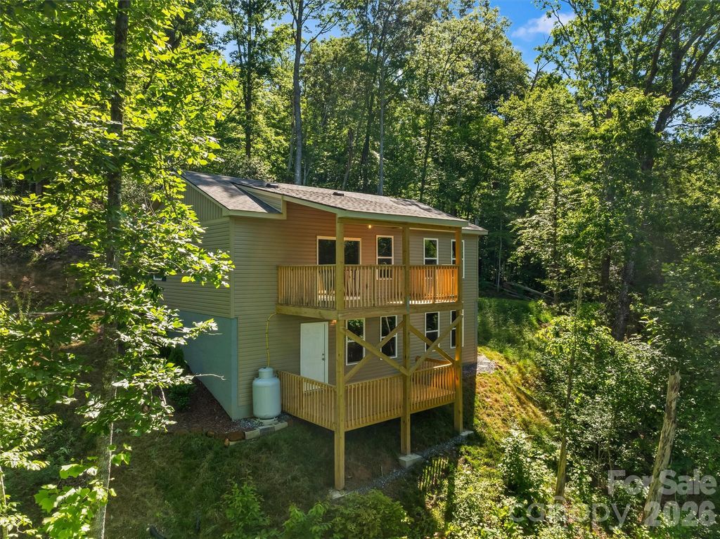 212 Brigsy Lane, Whittier, NC 28789