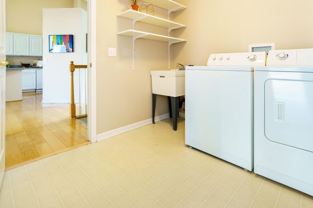 9125 Medley Circle, Golden Valley, MN 55427