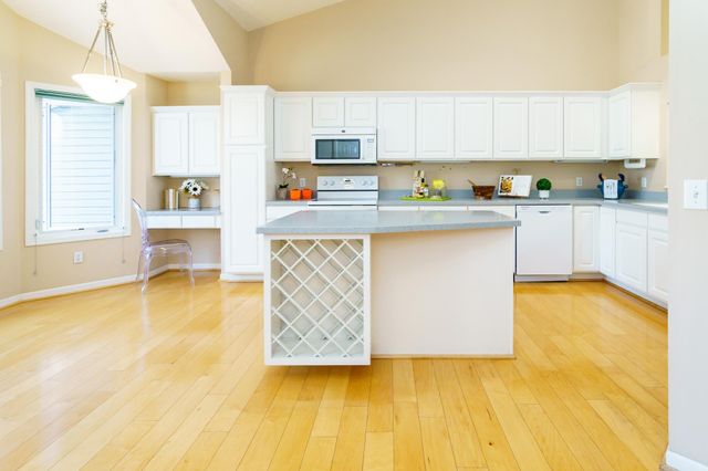 9125 Medley Circle, Golden Valley, MN 55427