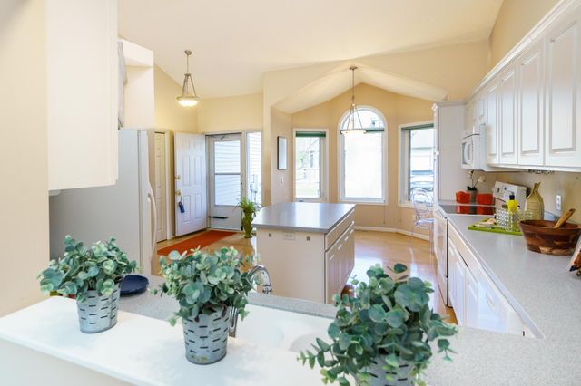 9125 Medley Circle, Golden Valley, MN 55427