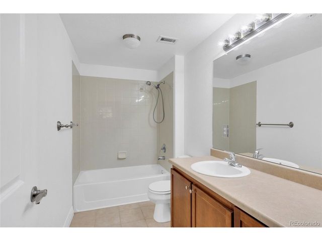 9079 E Panorama Cir 313, Englewood, CO 80112