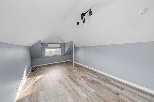 7643 S Paxton Avenue, Chicago, IL 60649