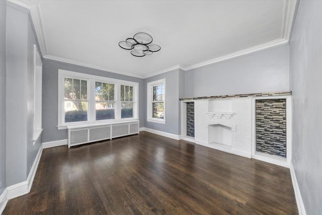 7643 S Paxton Avenue, Chicago, IL 60649