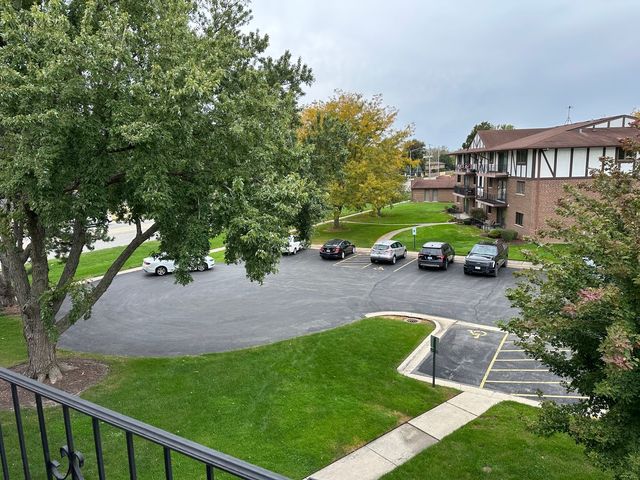 11042 S Theresa Circle 3A, Palos Hills, IL 60465