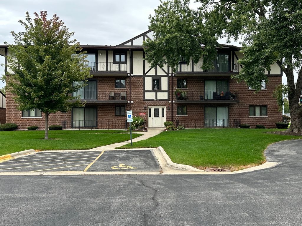 11042 S Theresa Circle 3A, Palos Hills, IL 60465