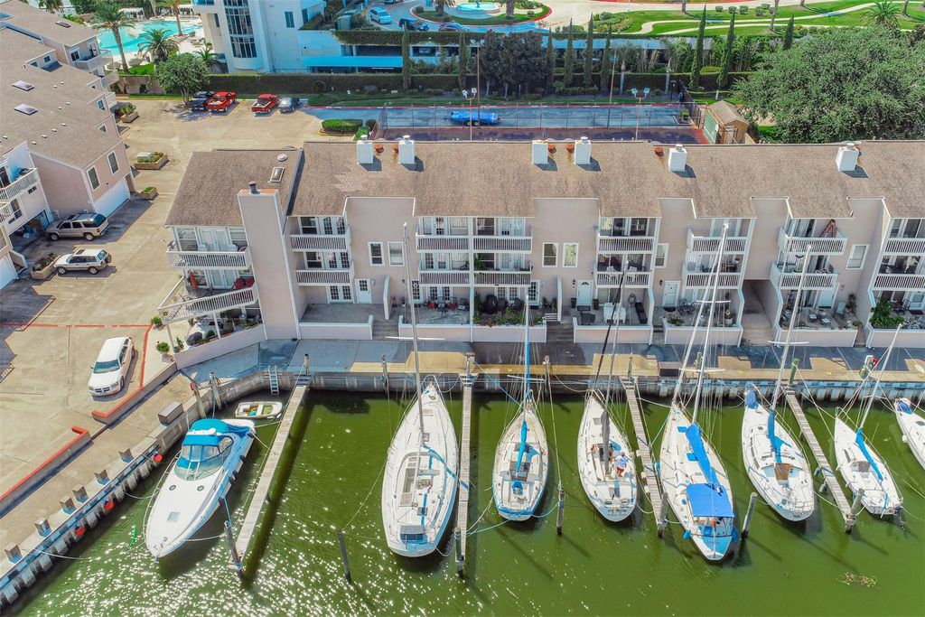 13 Mariner Village Drive, Seabrook, TX 77586