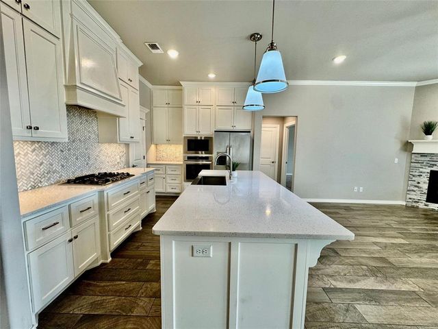 19112 Grove Parkway, Edmond, OK 73012