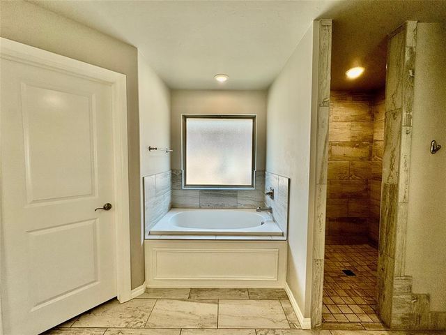 19112 Grove Parkway, Edmond, OK 73012