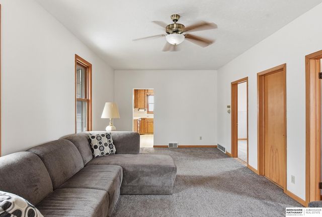 3018 S 30th Street, Omaha, NE 68105