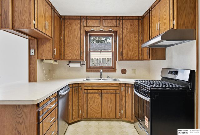 3018 S 30th Street, Omaha, NE 68105