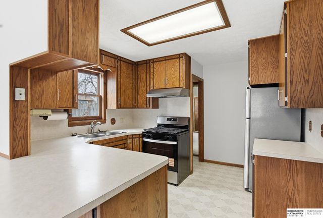 3018 S 30th Street, Omaha, NE 68105