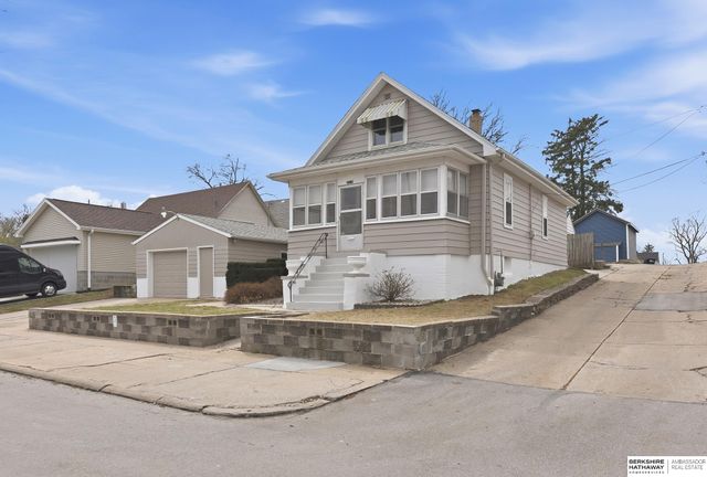 3018 S 30th Street, Omaha, NE 68105